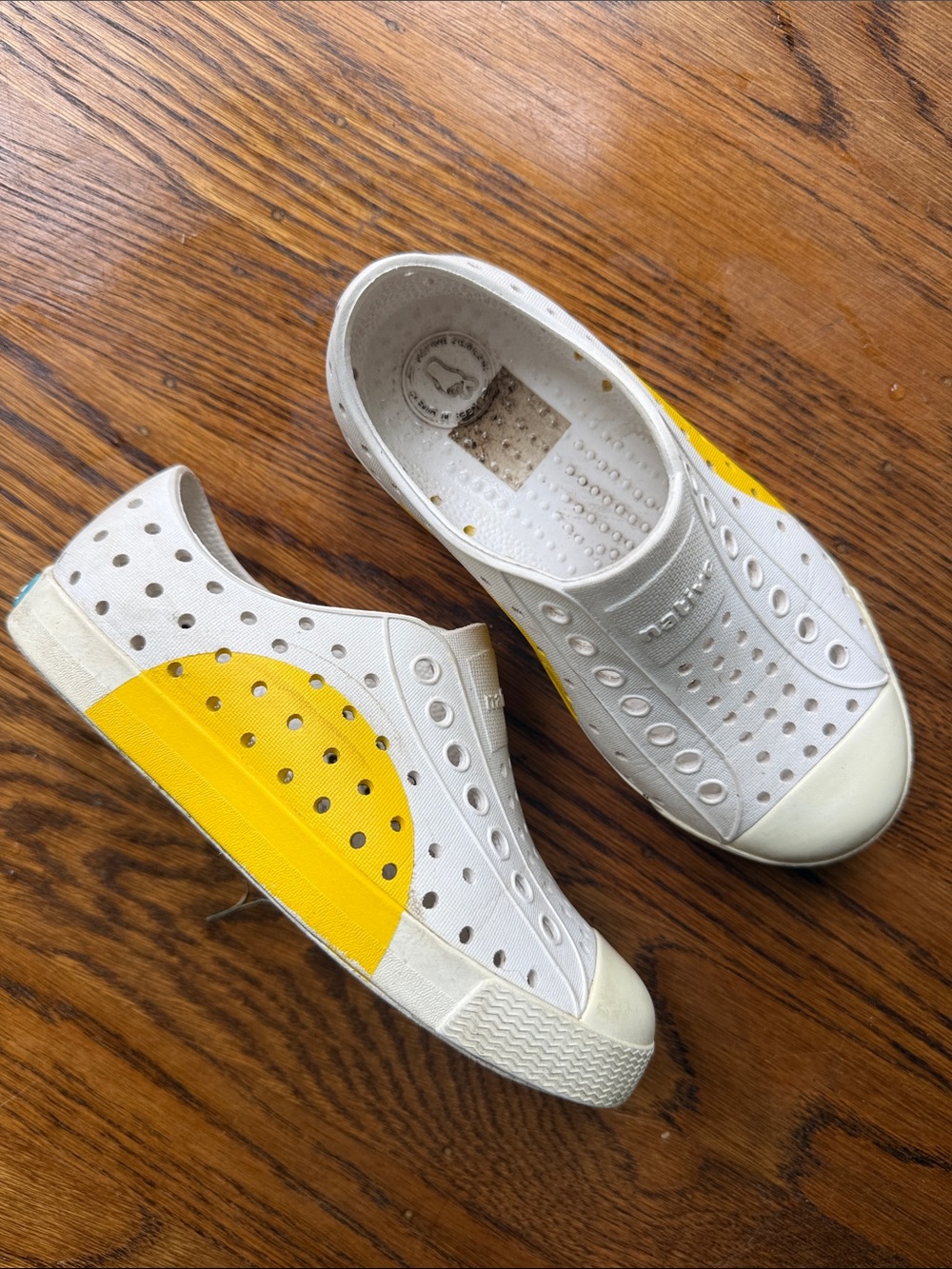 Native Jefferson Slip-On Kids Water Shoes White Yellow Half Circle 11